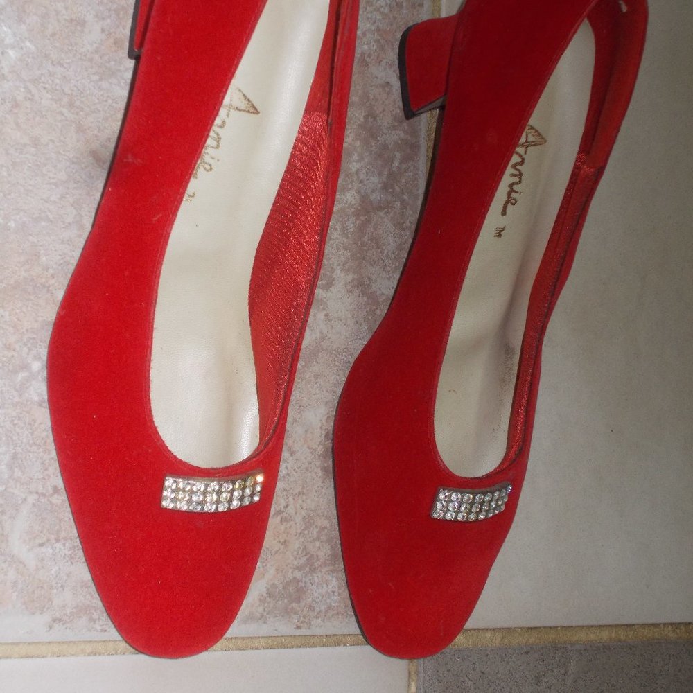 Gorgeous plush red velvet like shoes w/rhinestones 9M by Annie